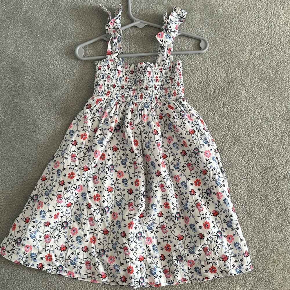 New with no tag Gap toddler dress in size 3T. Super cute floral dress!